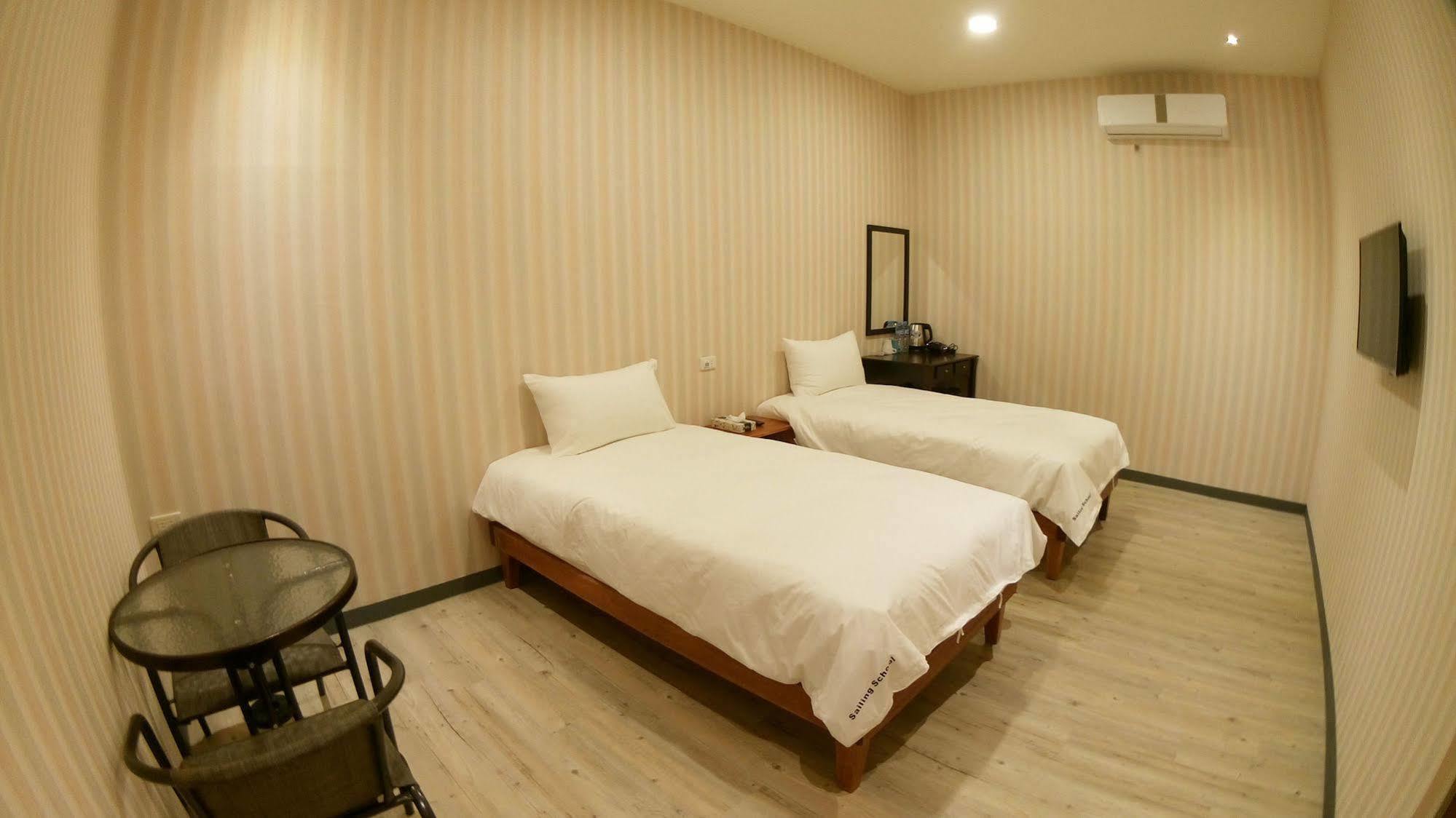 Fun Wind Sailing Hostel Nanwan Exterior photo