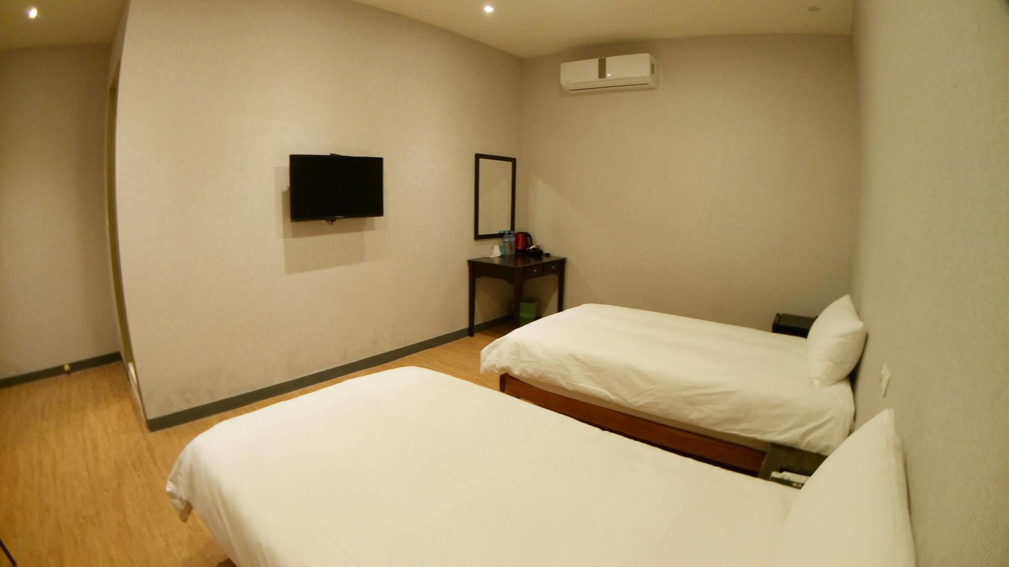 Fun Wind Sailing Hostel Nanwan Exterior photo